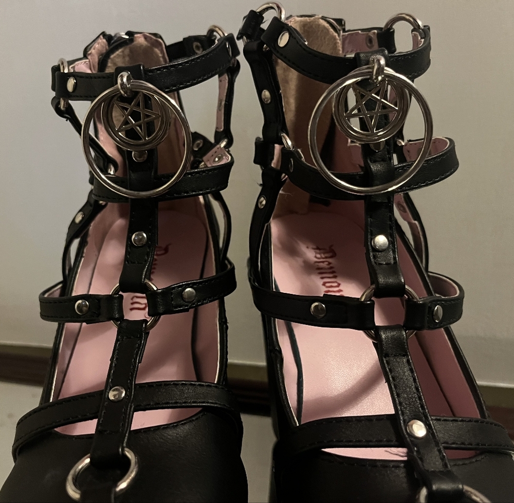 Demonia Size